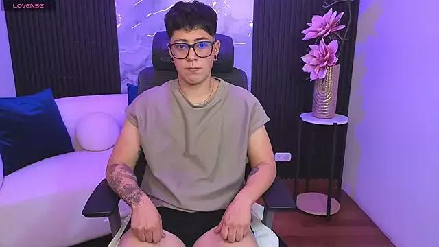 kaelgrey from StripChat is Freechat