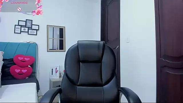 Entertain your itch for girls livestreamers with our collection of stunning models, skilled in the art of temptation and delight.