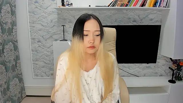 kanna_kamuiii from StripChat