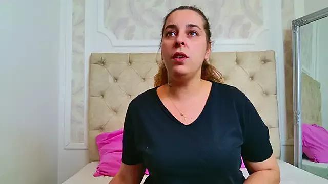 KarinaNoir from StripChat is Freechat
