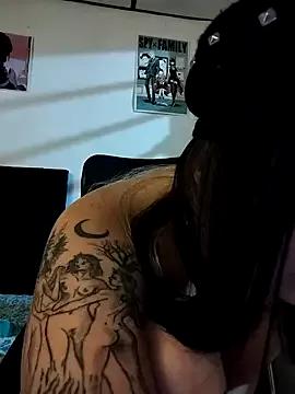 KARINNA__RAVEN from StripChat is Freechat