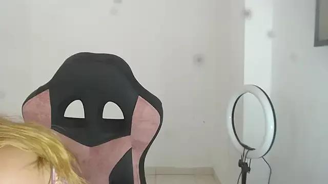 Entertain your itch for girls livestreamers with our collection of stunning models, skilled in the art of temptation and delight.