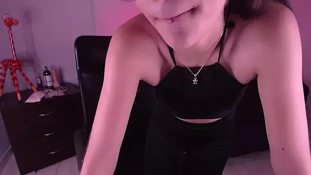 Karol_Yessenia from StripChat is Freechat