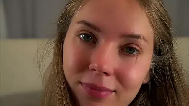 KarriBrownd from StripChat is Freechat