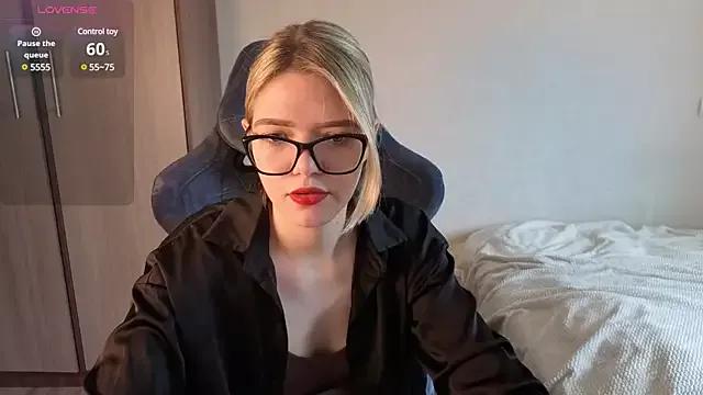 KatanaSVibe from StripChat is Freechat