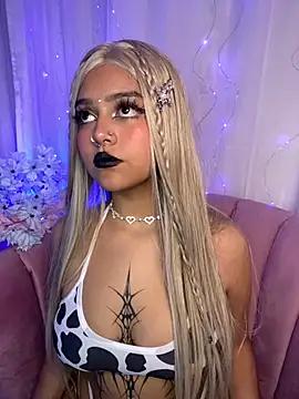Entertain your itch for girls livestreamers with our collection of stunning models, skilled in the art of temptation and delight.
