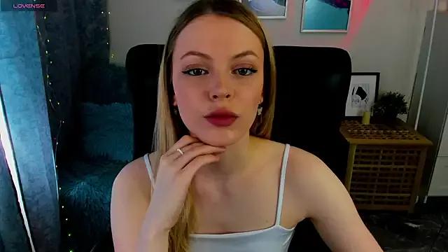 KatherineePierce from StripChat is Freechat