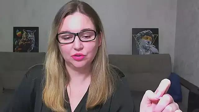 Katie_Leah from StripChat is Freechat