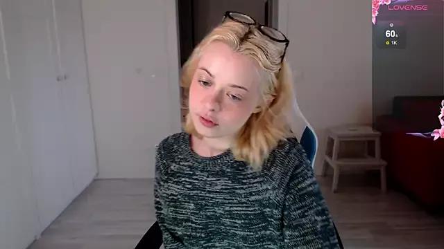 KatieMelone from StripChat is Freechat