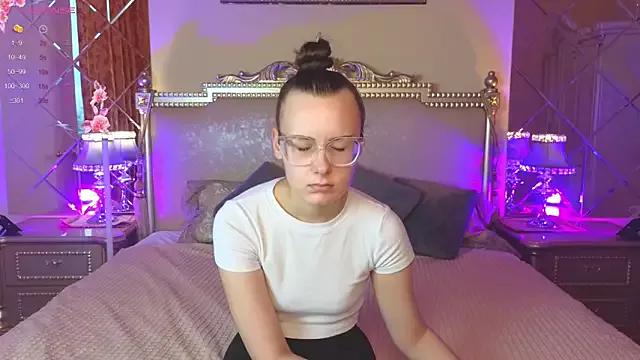 Kelly_Cartier from StripChat is Freechat