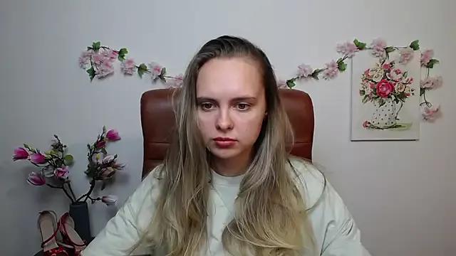 KhaleesiMoon from StripChat is Freechat
