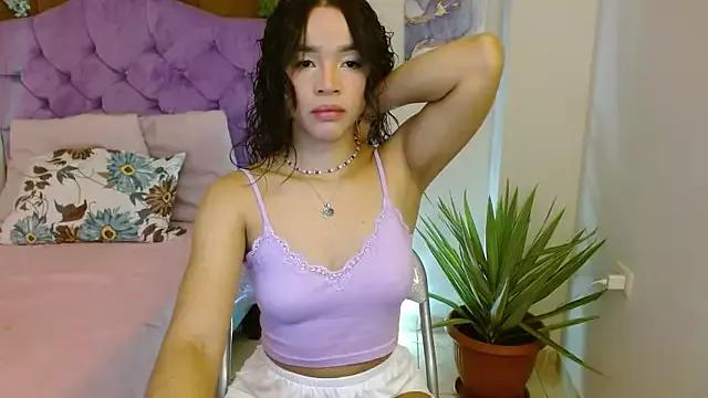kiarablue from StripChat is Freechat
