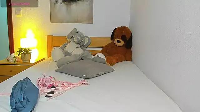 kinkyCharlotteee from StripChat is Freechat