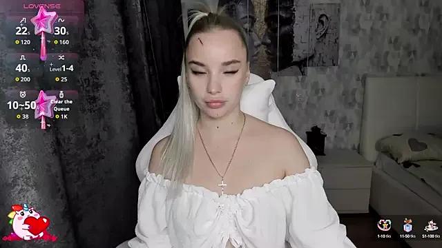 KiraKrox from StripChat is Freechat