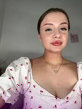 KiraMiravi from StripChat is Freechat
