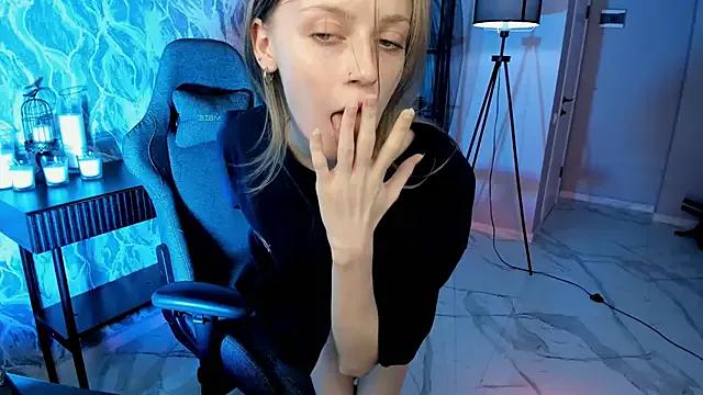 KiraMontoya from StripChat is Freechat