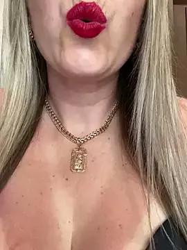 Kittenforyou from StripChat is Freechat