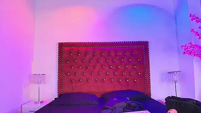 Kitty_rouusse from StripChat is Freechat