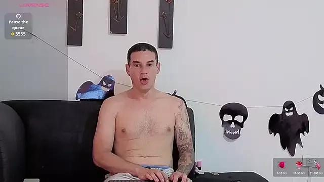 kloe-robert from StripChat is Freechat