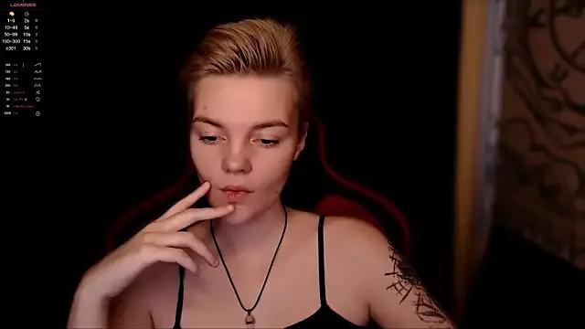 KrisNeal from StripChat is Freechat