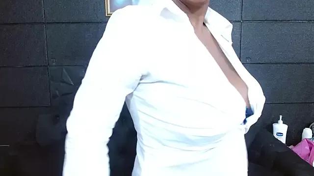 KristalOwens from StripChat is Freechat