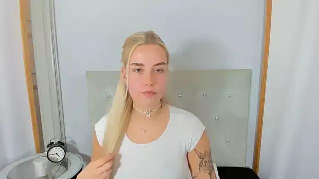 KristyHoney from StripChat is Freechat