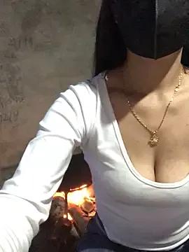 Kylie_beem from StripChat is Freechat