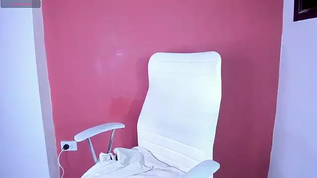 kylie_soraya from StripChat is Freechat