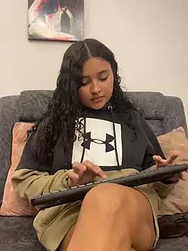 ladulcemary from StripChat is Freechat