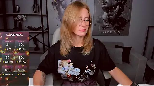 LadyIzabel from StripChat is Freechat