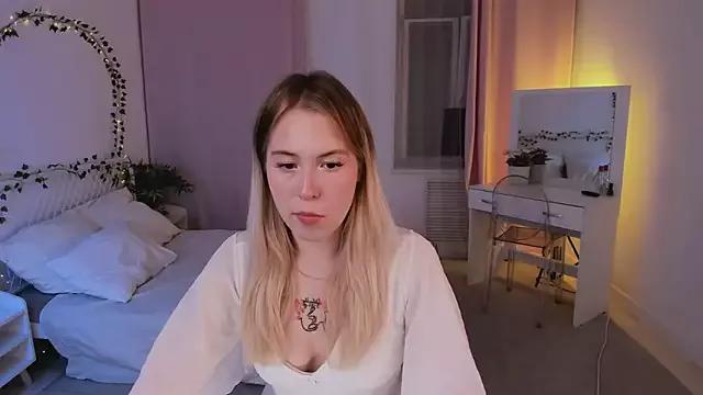 LanaRoselle from StripChat is Freechat