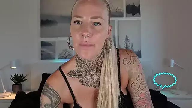 Lara-CumKitten from StripChat is Freechat