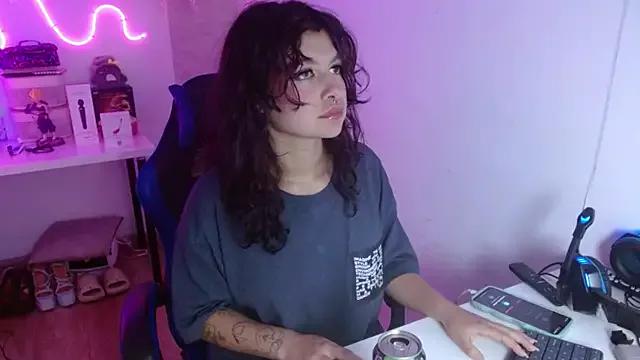 larah_uwu from StripChat is Freechat