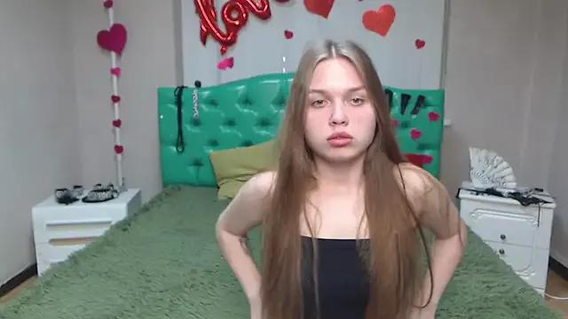 LaraPika from StripChat