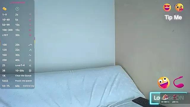 Latino_Junge from StripChat is Freechat