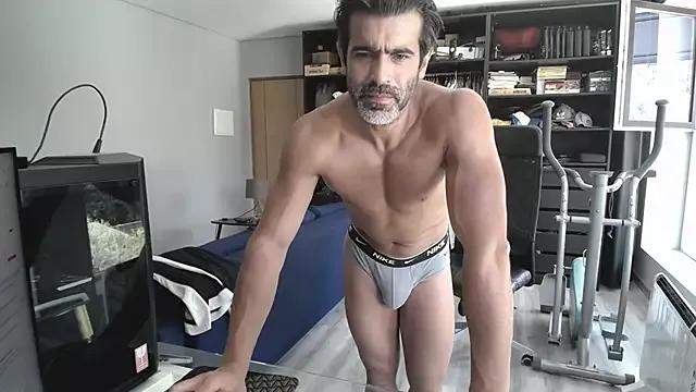 latinoo23bom from StripChat is Freechat