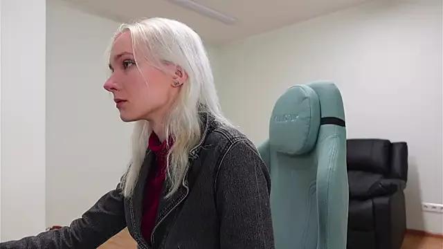 Laura_Chaplin from StripChat is Freechat