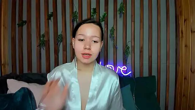 Laura_Ellinss from StripChat is Freechat