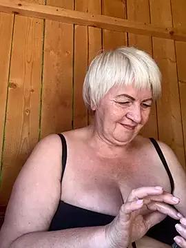 Laura_Millf from StripChat is Freechat