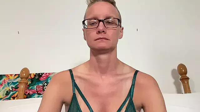 LeahWilde from StripChat is Freechat