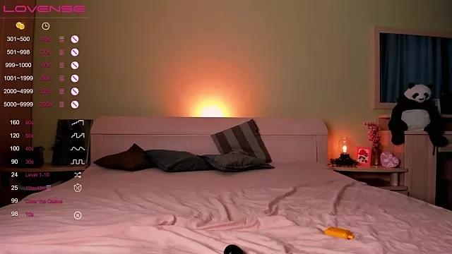 LeenyLips from StripChat
