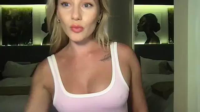 Leila_McCortney from StripChat is Freechat