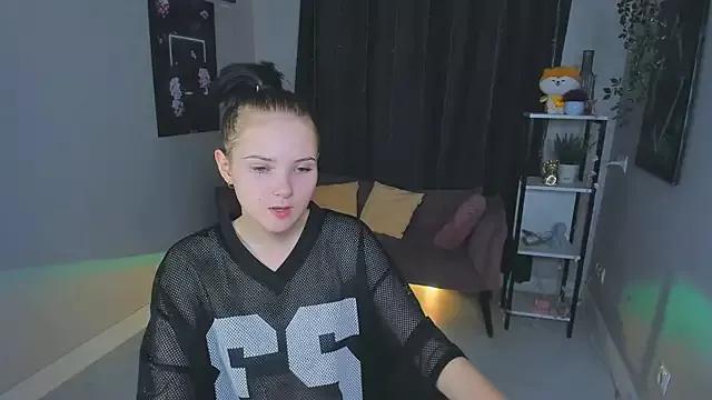 Leila_xxBaby from StripChat is Freechat
