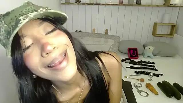 LeilaEbony from StripChat is Freechat