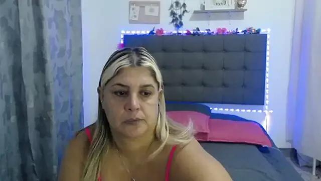 LenaDIaz from StripChat is Freechat