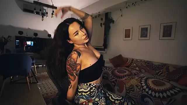 Leona_Mell from StripChat is Freechat