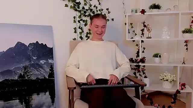 LeonSiker from StripChat is Freechat