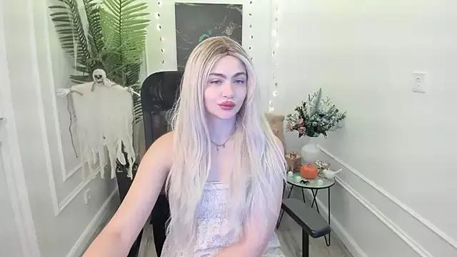 LeslieMineg from StripChat is Freechat