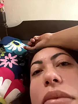 lesslove from StripChat is Freechat
