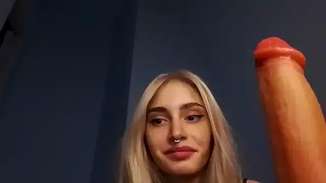 lesyawhite from StripChat is Freechat
